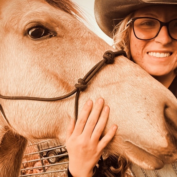 Meet your Posher, Grace Moore👋🏼 - Picture 4 of 14